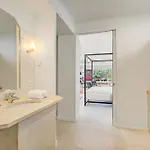 Villa Artful Loft Retreat - Terrace, Parking - Happy *