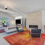 Artful Loft Retreat - Terrace, Parking - Happy Villa