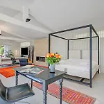 Artful Loft Retreat - Terrace, Parking - Happy Villa