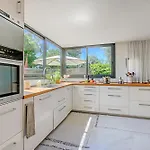 Artful Loft Retreat - Terrace, Parking - Happy Villa *