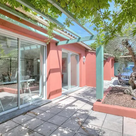 Villa Artful Loft Retreat - Terrace, Parking - Happy *