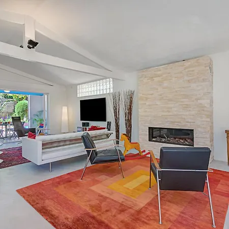 Artful Loft Retreat - Terrace, Parking - Happy Villa