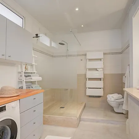 Villa Artful Loft Retreat - Terrace, Parking - Happy