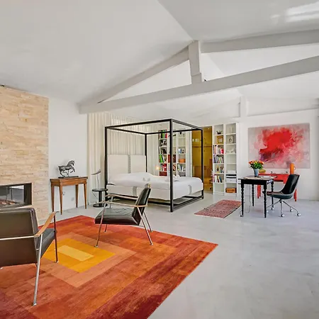 Artful Loft Retreat - Terrace, Parking - Happy