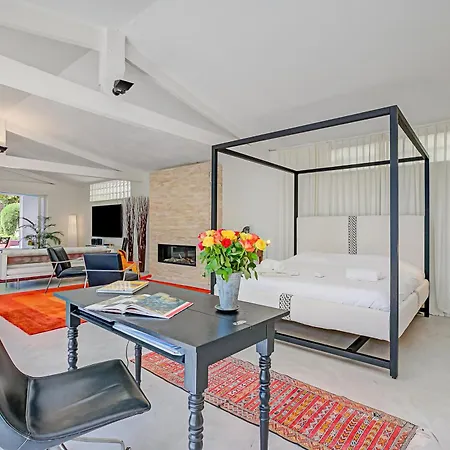 Artful Loft Retreat - Terrace, Parking - Happy Villa