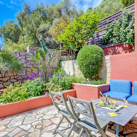 Artful Loft Retreat - Terrace, Parking - Happy Villa *