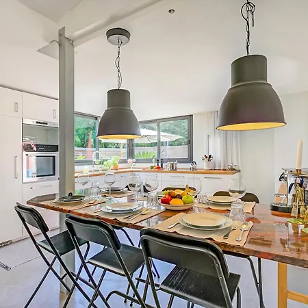 Villa Artful Loft Retreat - Terrace, Parking - Happy