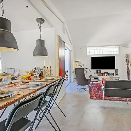 Artful Loft Retreat - Terrace, Parking - Happy *
