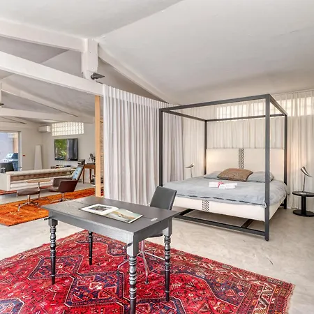 Villa Artful Loft Retreat - Terrace, Parking - Happy