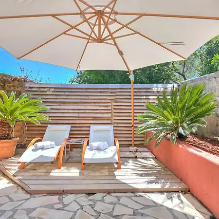 Artful Loft Retreat - Terrace, Parking - Happy Villa