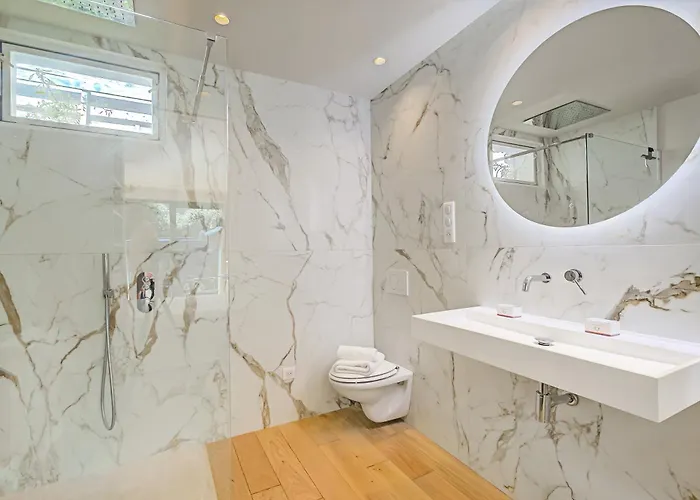 Antibes Loft Retreat - Happy *