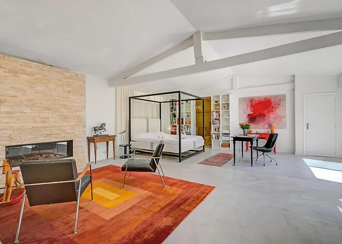 Antibes Loft Retreat - Happy